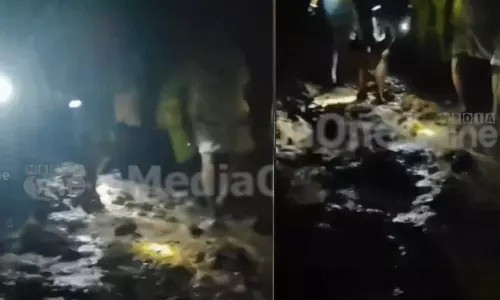 തിരുവള്ളൂർ കോട്ടപ്പാറമലയിൽ മണ്ണിടിച്ചിൽ തിരുവള്ളൂർ കോട്ടപ്പാറമലയിൽ മണ്ണിടിച്ചിൽ