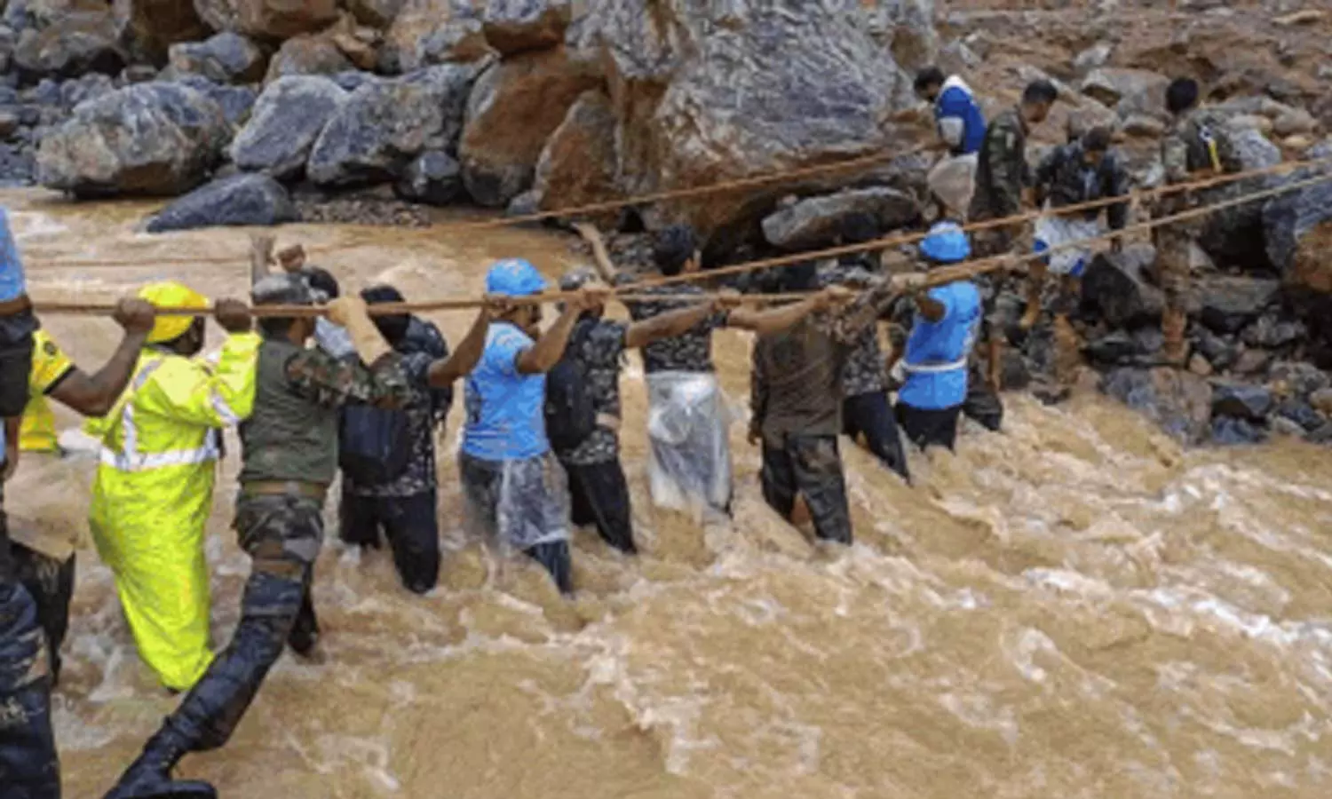 Heavy rains: Public search in Mundakai section suspended, latest news malayalam അതിശക്തമായ മഴ: മുണ്ടക്കൈ ഭാഗത്തെ ജനകീയ തിരച്ചിൽ താൽക്കാലികമായി നിർത്തി Heavy rains: Public search in Mundakai section suspended, latest news malayalam അതിശക്തമായ മഴ: മുണ്ടക്കൈ ഭാഗത്തെ ജനകീയ തിരച്ചിൽ താൽക്കാലികമായി നിർത്തി