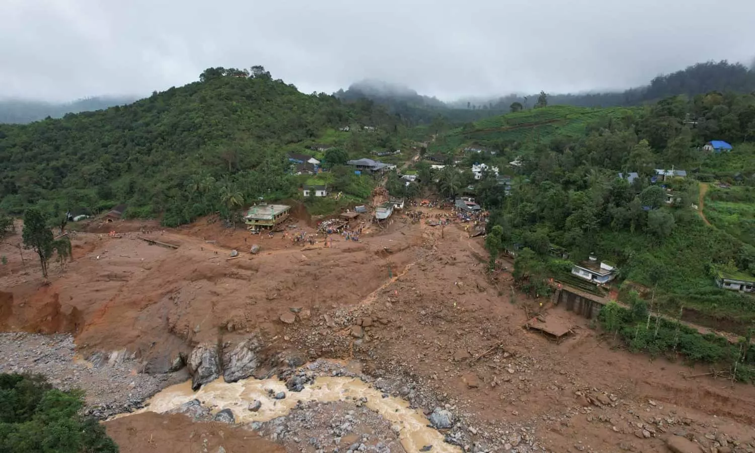 മുണ്ടക്കൈ ദുരന്തം; മരണസംഖ്യ ഉയരാൻ സാധ്യതയെന്ന് അധികൃതർ മുണ്ടക്കൈ ദുരന്തം; മരണസംഖ്യ ഉയരാൻ സാധ്യതയെന്ന് അധികൃതർ
