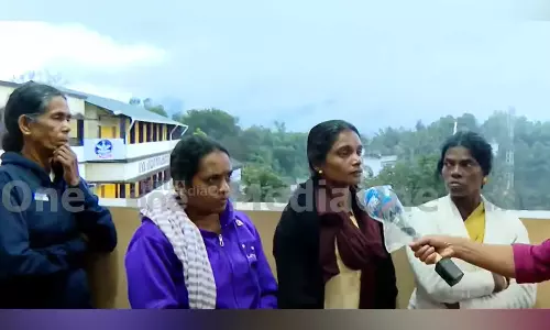 ‘അവരില്ലാതെ ഞങ്ങളെങ്ങനെ തിരിച്ചു പോകും’; മുണ്ടക്കൈയിൽ ചേച്ചിയെയും കുടുംബത്തെയും കണ്ടെത്താനുള്ള ഓട്ടത്തിലാണ് അനുജത്തി ‘അവരില്ലാതെ ഞങ്ങളെങ്ങനെ തിരിച്ചു പോകും’; മുണ്ടക്കൈയിൽ ചേച്ചിയെയും കുടുംബത്തെയും കണ്ടെത്താനുള്ള ഓട്ടത്തിലാണ് അനുജത്തി