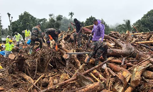 mundakai landslide,wayanad landslide,kerala landslide live,meppadi landslide,wayanad landslide news,kerala landslide,massive landslide,landslide in wayanad,landslide in meppadi,മുണ്ടക്കൈ ദുരന്തം,വയനാട് ഉരുള്‍പൊട്ടല്‍
