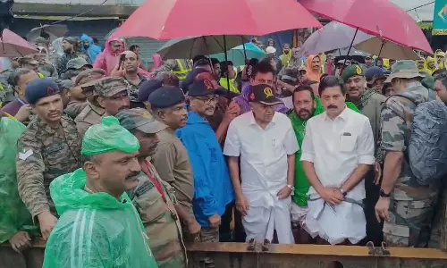 മുഖ്യമന്ത്രി ചൂരൽമലയിൽ; രക്ഷാപ്രവർത്തനം വിലയിരുത്തി