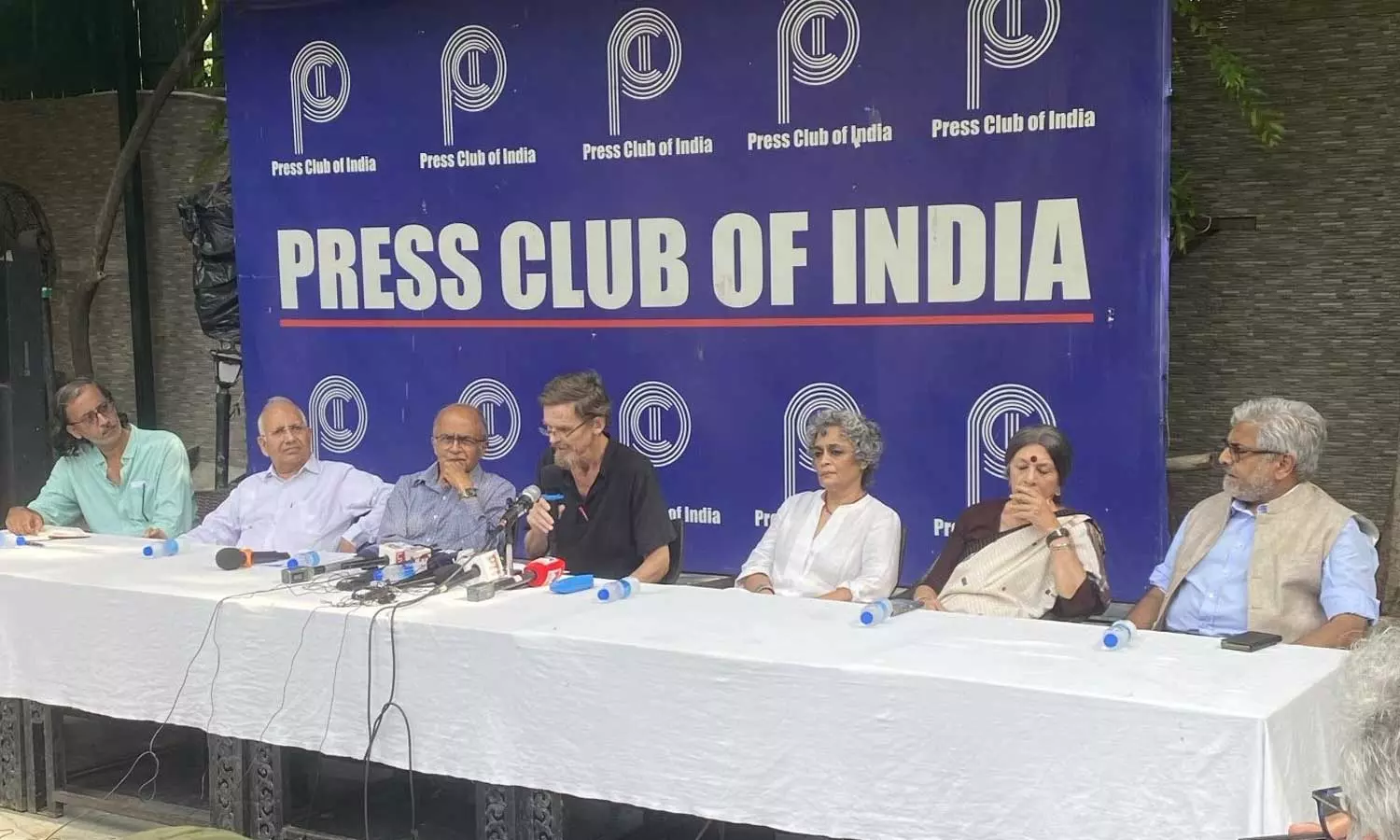 ‘ഇസ്രായേലിലേക്ക് ഇന്ത്യ ആയുധ കയറ്റുമതി അവസാനിപ്പിക്കണം’; കേന്ദ്ര പ്രതിരോധ മന്ത്രിക്ക് കത്തയച്ചു ‘ഇസ്രായേലിലേക്ക് ഇന്ത്യ ആയുധ കയറ്റുമതി അവസാനിപ്പിക്കണം’; കേന്ദ്ര പ്രതിരോധ മന്ത്രിക്ക് കത്തയച്ചു