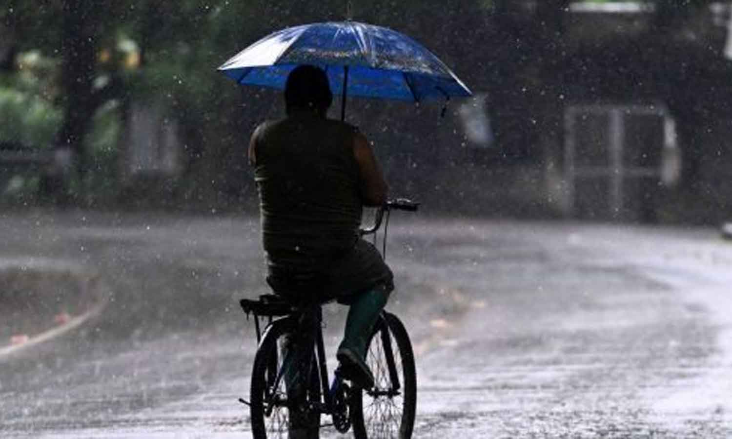 Rains to ease: Warning lifted in eight districts; Yellow alert at four places, latest news malayalam, rain,kerala rains, മഴ കുറയും: എട്ട് ജില്ലകളിലെ മുന്നറിയിപ്പ് പിൻവലിച്ചു; നാലിടത്ത് യെല്ലോ അലർട്ട്
