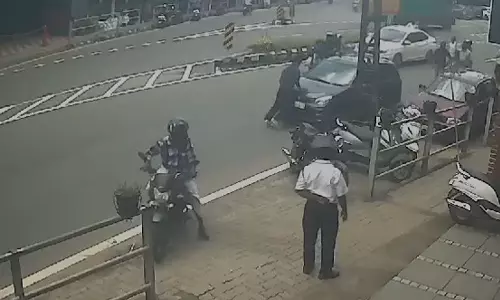 മുക്കത്ത് യുവാവിനെ കാറിടിപ്പിച്ച് അപായപ്പെടുത്താൻ ശ്രമം