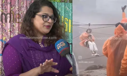 ഉയരവും വെള്ളവും പേടിയാണ്, എന്നാൽ ദുരന്തത്തിനു മുന്നിൽ നോക്കിയിരിക്കാൻ പറ്റില്ലല്ലോ; ഡോ. ലവ്ന മുഹമ്മദ് ഉയരവും വെള്ളവും പേടിയാണ്, എന്നാൽ ദുരന്തത്തിനു മുന്നിൽ നോക്കിയിരിക്കാൻ പറ്റില്ലല്ലോ; ഡോ. ലവ്ന മുഹമ്മദ്