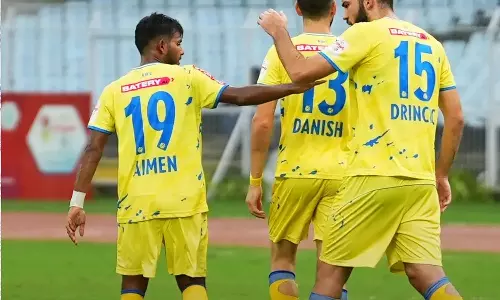 അയ്മന്റെ ഗോളിൽ സമനില പിടിച്ച് ബ്ലാസ്റ്റേഴ്സ്; ഗ്രൂപ്പിൽ ഒന്നാമത്. അയ്മന്റെ ഗോളിൽ സമനില പിടിച്ച് ബ്ലാസ്റ്റേഴ്സ്; ഗ്രൂപ്പിൽ ഒന്നാമത്.