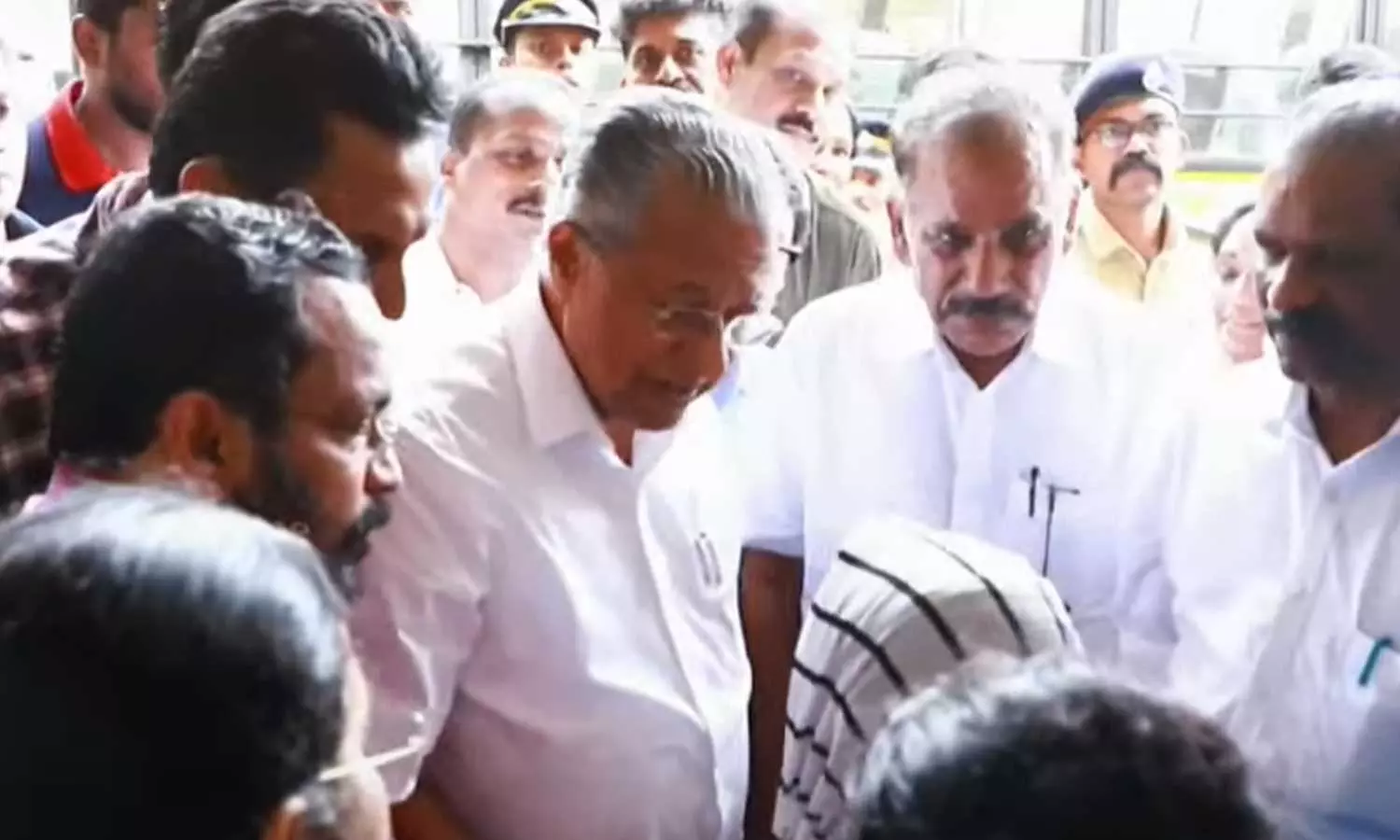 മുണ്ടക്കൈ ദുരന്തം; മുഖ്യമന്ത്രിയുടെ നേതൃത്വത്തിൽ മന്ത്രിസഭാ ഉപസമിതി യോഗം