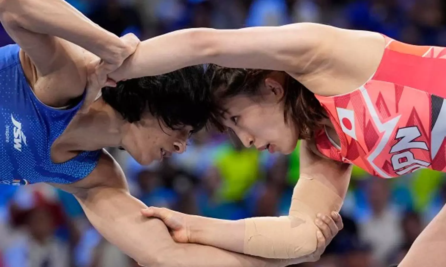 ഒളിമ്പിക്സ് ചാമ്പ്യനെയും മലര്‍ത്തിയടിച്ച് ഫോഗട്ടിന്‍റെ അതിശയക്കുതിപ്പ്; സെമിയില്‍