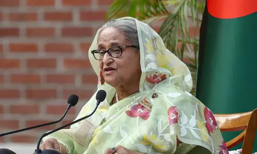 ബംഗ്ലാദേശ് കലാപം; ശൈഖ് ഹസീനയുടെ ബ്രിട്ടൻ യാത്ര വൈകുന്നു