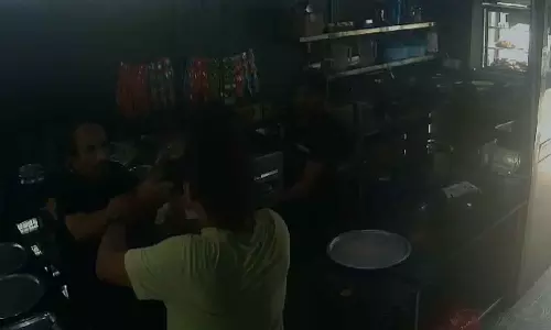 Asked for money for eating; Hotel staff brutally assaulted, Latest news malayalam ഭക്ഷണം കഴിച്ചതിൻ്റെ പണം ചോദിച്ചു; ഹോട്ടൽ ജീവനക്കാർക്ക് ക്രൂരമർദനം