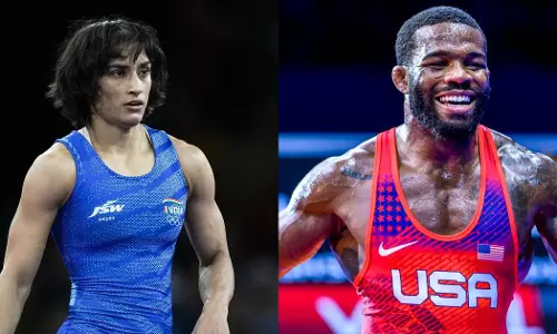 വിനേഷ് ഫോഗട്ട് വെള്ളി മെഡൽ അർഹിക്കുന്നു; പിന്തുണയുമായി റസ്‌ലിങ് ഇതിഹാസം ജോർഡാൻ ബറോസ്