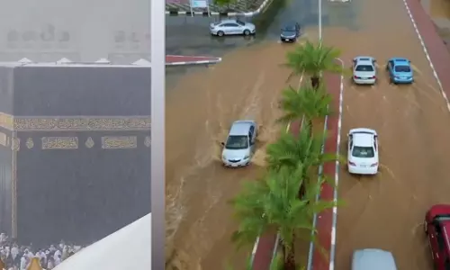 Heavy rains in Jizan, Saudi Arabia, flooded the wadis