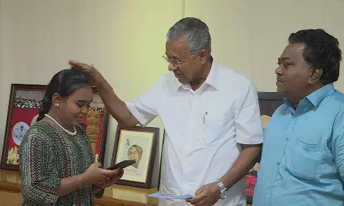 Tamil girl gave the money she got from performing Bharatanatyam to the relief fund Tamil girl gave the money she got from performing Bharatanatyam to the relief fund