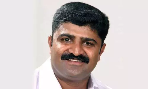 Congress youth leader collapses at Kottayam market, dies Congress youth leader collapses at Kottayam market, dies