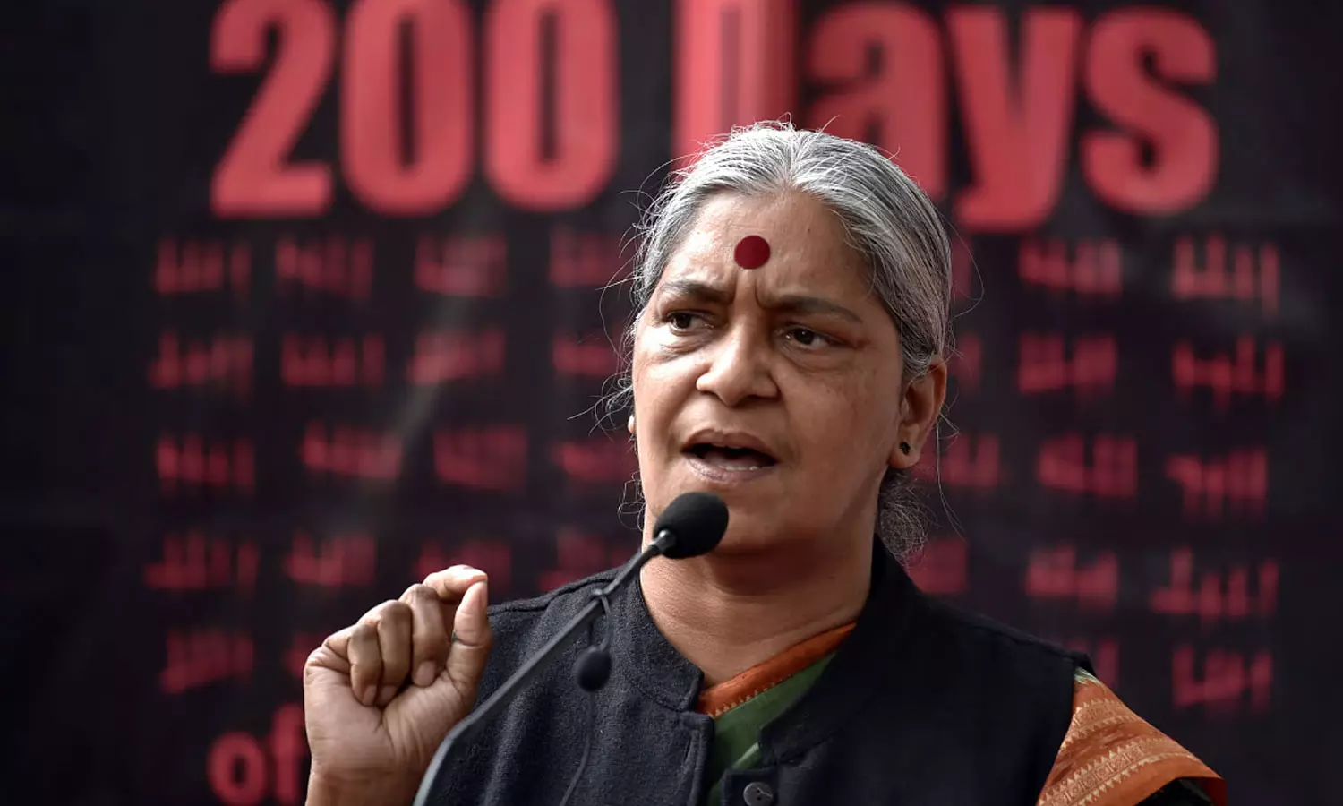 ഫലസ്തീൻ ഐക്യദാർഢ്യ പരിപാടി; സി.പി.ഐ നേതാവ് ആനി രാജ കസ്റ്റഡിയിൽ ഫലസ്തീൻ ഐക്യദാർഢ്യ പരിപാടി; സി.പി.ഐ നേതാവ് ആനി രാജ കസ്റ്റഡിയിൽ