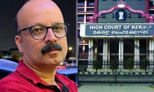 വയനാടിന് വേണ്ടിയുള്ള ഫണ്ട് ശേഖരണം നിയന്ത്രിക്കണമെന്ന അഡ്വ.ഷുക്കൂറിന്റെ ഹരജി പിഴയിട്ട് തള്ളി ഹൈക്കോടതി വയനാടിന് വേണ്ടിയുള്ള ഫണ്ട് ശേഖരണം നിയന്ത്രിക്കണമെന്ന അഡ്വ.ഷുക്കൂറിന്റെ ഹരജി പിഴയിട്ട് തള്ളി ഹൈക്കോടതി