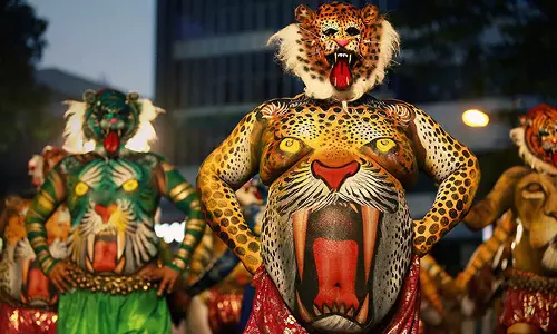 വയനാട് ദുരന്തം; തൃശൂരിൽ ഇത്തവണ പുലികളിയും കുമ്മാട്ടിക്കളിയുമില്ല