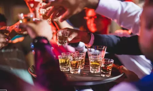 Lahari Party: Invitation through WhatsApp; Participants were between the ages of 16 and 20, latest news malayalam ലഹരി പാർട്ടി: ക്ഷണം വാട്ആപ്പിലൂടെ; പങ്കെടുത്തത് 16 നും 20 നും ഇടയിൽ പ്രായമുള്ളവർ