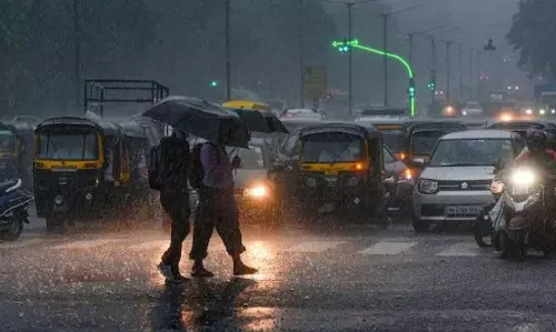 Heavy rain: Holiday in 3 taluks of Malappuram and 3 panchayats of Kozhikode tomorrow (Tuesday), latest news malayalam കനത്ത മഴ: മലപ്പുറത്ത് 3 താലൂക്കുകളിലും കോഴിക്കോട് 3 പഞ്ചായത്തുകളിലും നാളെ (ചൊവ്വ) അവധി