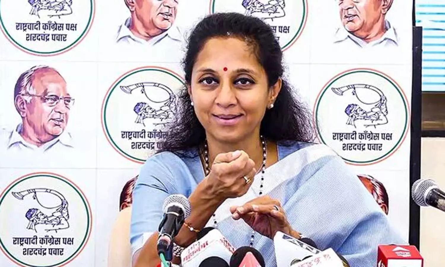 ലോക്സഭയിൽ കേന്ദ്രത്തിനെതിരെ താൻ പ്രസംഗിച്ചാൽ ആദായനികുതി വകുപ്പ് ഭർത്താവിന് നോട്ടീസ് നൽകുന്നുവെന്ന് സുപ്രിയ സുളെ ലോക്സഭയിൽ കേന്ദ്രത്തിനെതിരെ താൻ പ്രസംഗിച്ചാൽ ആദായനികുതി വകുപ്പ് ഭർത്താവിന് നോട്ടീസ് നൽകുന്നുവെന്ന് സുപ്രിയ സുളെ