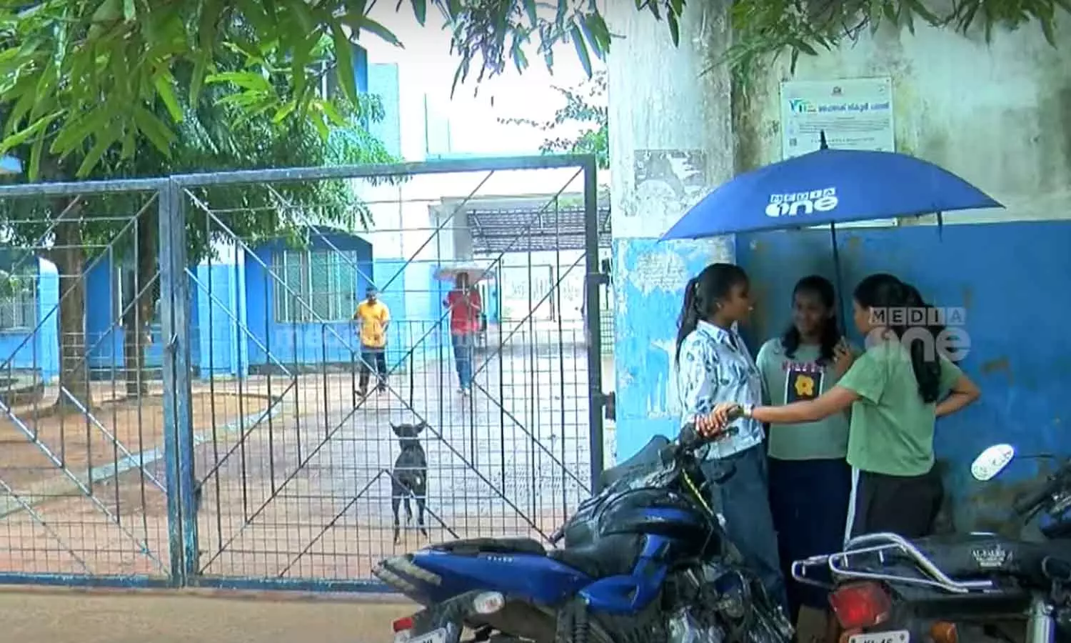 മെറിറ്റ് ലിസ്റ്റിലുള്ളവർക്ക് അഡ്മിഷൻ നിഷേധിച്ചു; വെള്ളായണിയിൽ സൂപ്രണ്ടിനെ ഉപരോധിച്ച് ദലിത് കുട്ടികളുടെ പ്രതിഷേധം മെറിറ്റ് ലിസ്റ്റിലുള്ളവർക്ക് അഡ്മിഷൻ നിഷേധിച്ചു; വെള്ളായണിയിൽ സൂപ്രണ്ടിനെ ഉപരോധിച്ച് ദലിത് കുട്ടികളുടെ പ്രതിഷേധം