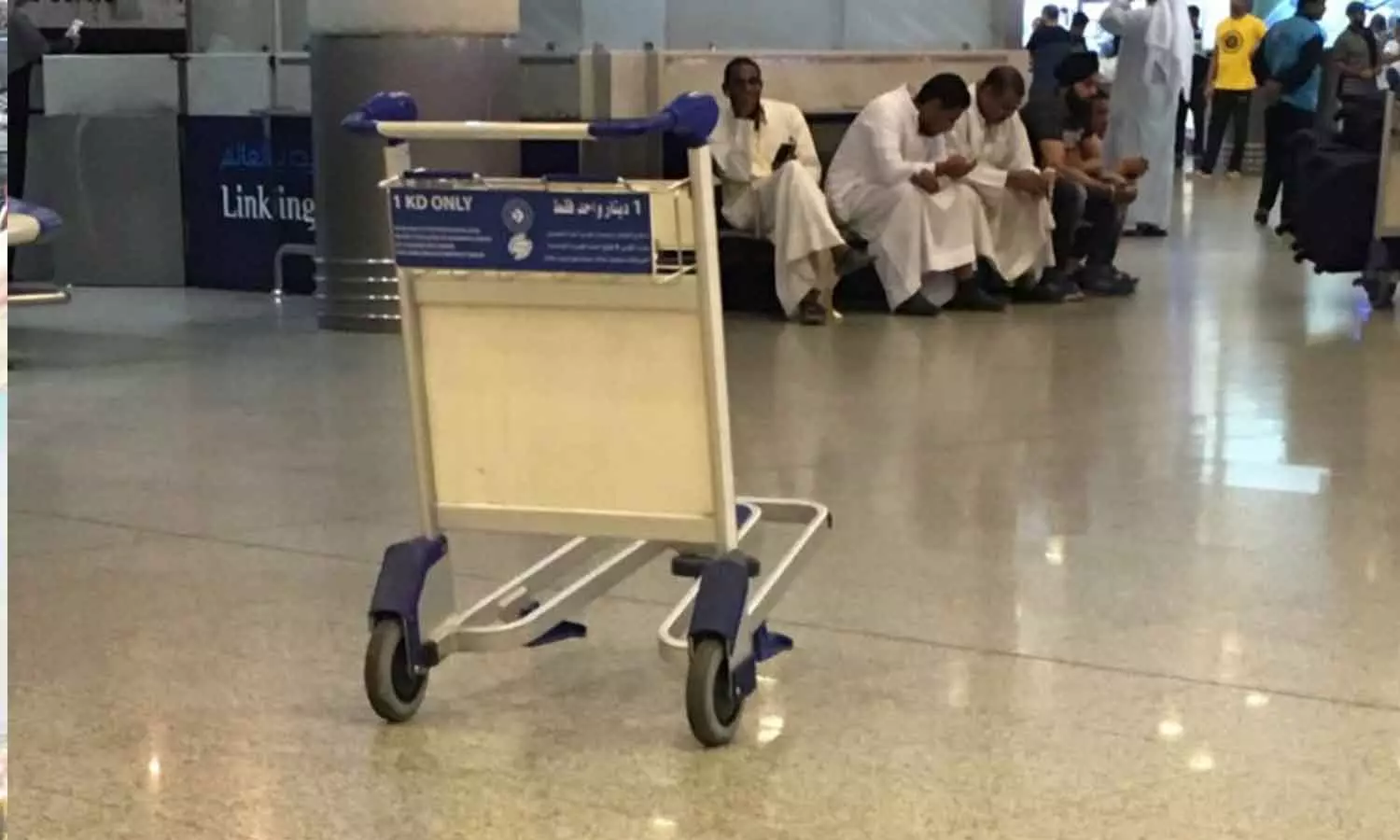 കുവൈത്ത് എയർപോർട്ടിൽ ലഗേജുകൾ കൈകാര്യം ചെയ്യുന്നതിന് പുതിയ നിയമം; യാത്രക്കാർക്ക് ട്രോളികൾ സൗജന്യമായി ഉപയോഗിക്കാം
