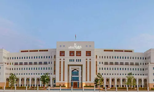 ഒമാനിൽ നിശ്ചിത തൊഴിലുകളിൽ പ്രവാസികൾക്ക് 6 മാസത്തേക്ക് വിസ വിലക്ക്