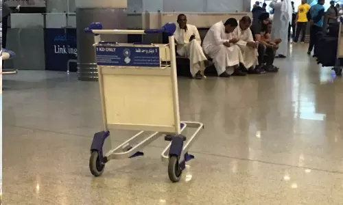 കുവൈത്ത് എയർപോർട്ടിൽ ലഗേജുകൾ കൈകാര്യം ചെയ്യുന്നതിന് പുതിയ നിയമം; യാത്രക്കാർക്ക് ട്രോളികൾ സൗജന്യമായി ഉപയോഗിക്കാം