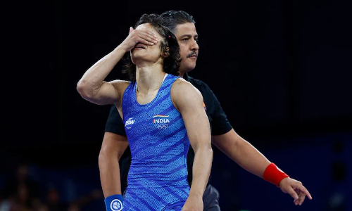 വീണ്ടും കാത്തിരിപ്പ്: വിനേഷ് ഫോഗട്ടിന്റെ അപ്പീലിൽ വിധിപറയുന്നത് വെള്ളിയാഴ്ചയിലേക്ക് മാറ്റി