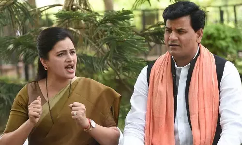 അനുകൂലമായി വോട്ട് ചെയ്തില്ലെങ്കിൽ സ്ത്രീകൾക്ക് നൽകുന്ന ഫണ്ട് തിരിച്ചെടുക്കും; വിവാദ പരാമർശവുമായി എം.എൽ.എ അനുകൂലമായി വോട്ട് ചെയ്തില്ലെങ്കിൽ സ്ത്രീകൾക്ക് നൽകുന്ന ഫണ്ട് തിരിച്ചെടുക്കും; വിവാദ പരാമർശവുമായി എം.എൽ.എ