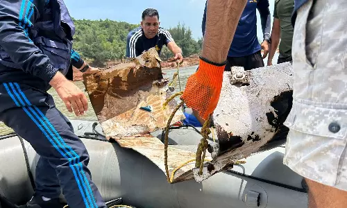 നാവികസേന ലോഹഭാഗങ്ങള്‍ കണ്ടെത്തി; കാണാതായ ട്രക്കിന്‍റേതെന്ന് സംശയം