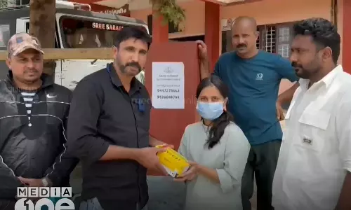 സൽനയ്ക്ക് മുന്നിൽ വീണ്ടും പഠനവഴി തെളിയുന്നു; ഫോൺ നൽകി മൊബൈൽ ഫോൺ റീട്ടെയിൽ അസോസിയേഷൻ സൽനയ്ക്ക് മുന്നിൽ വീണ്ടും പഠനവഴി തെളിയുന്നു; ഫോൺ നൽകി മൊബൈൽ ഫോൺ റീട്ടെയിൽ അസോസിയേഷൻ