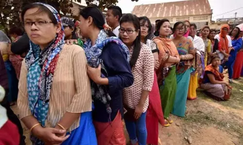 മണിപ്പൂര്: വിഭജിക്കപ്പെട്ട ഒരു ഇന്ത്യന് സംസ്ഥാനം സമാധാനത്തിനായി കേഴുന്നു - ബഷീര് മാടാല മണിപ്പൂര്: വിഭജിക്കപ്പെട്ട ഒരു ഇന്ത്യന് സംസ്ഥാനം സമാധാനത്തിനായി കേഴുന്നു - ബഷീര് മാടാല