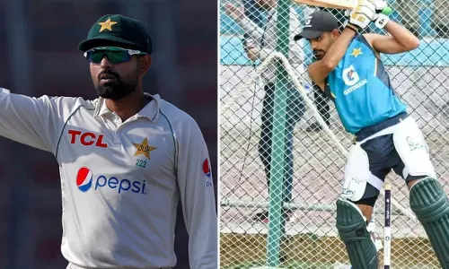 നെറ്റ്‌സിലും ബാറ്റിങിൽ നിരാശ; വിക്കറ്റ് ചവിട്ടി തെറുപ്പിച്ച് ബാബറിന്റെ രോഷ പ്രകടനം-വീഡിയോ