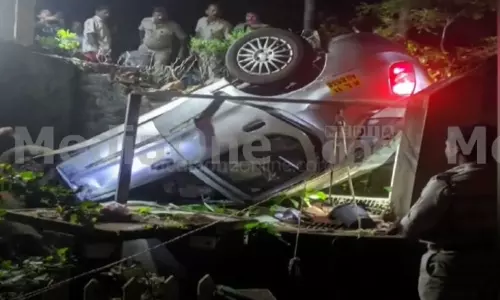 Kozhikode,chevayur ,Car accident,ചേവായൂര്‍,കാര്‍ കിണറ്റില്‍ വീണു,കോഴിക്കോട്