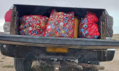 A man was arrested in Oman with more than 250 bundles of khat A man was arrested in Oman with more than 250 bundles of khat