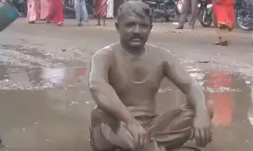 CPI Leader Takes Mud-Bath In Unique Style Protest As Maharashtra Faces Waterlogging Issues