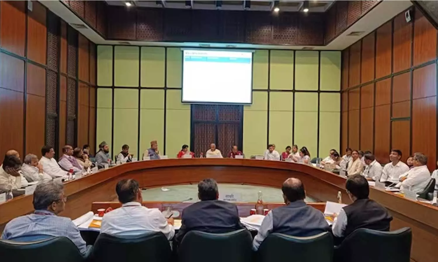 വഖഫ് ബിൽ; സംയുക്ത സമിതി യോഗത്തിൽ സഖ്യകക്ഷികൾ കൈവിട്ടു, പ്രതിരോധത്തിലായി ബി.ജെ.പി വഖഫ് ബിൽ; സംയുക്ത സമിതി യോഗത്തിൽ സഖ്യകക്ഷികൾ കൈവിട്ടു, പ്രതിരോധത്തിലായി ബി.ജെ.പി