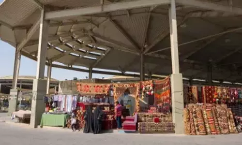 കുവൈത്തിലെ ഫ്രൈഡേ മാർക്കറ്റിൽ നിന്നും അന്താരാഷ്ട്ര ബ്രാൻഡുകളുടെ വ്യാജ ഉത്പന്നങ്ങൾ പിടികൂടി കുവൈത്തിലെ ഫ്രൈഡേ മാർക്കറ്റിൽ നിന്നും അന്താരാഷ്ട്ര ബ്രാൻഡുകളുടെ വ്യാജ ഉത്പന്നങ്ങൾ പിടികൂടി