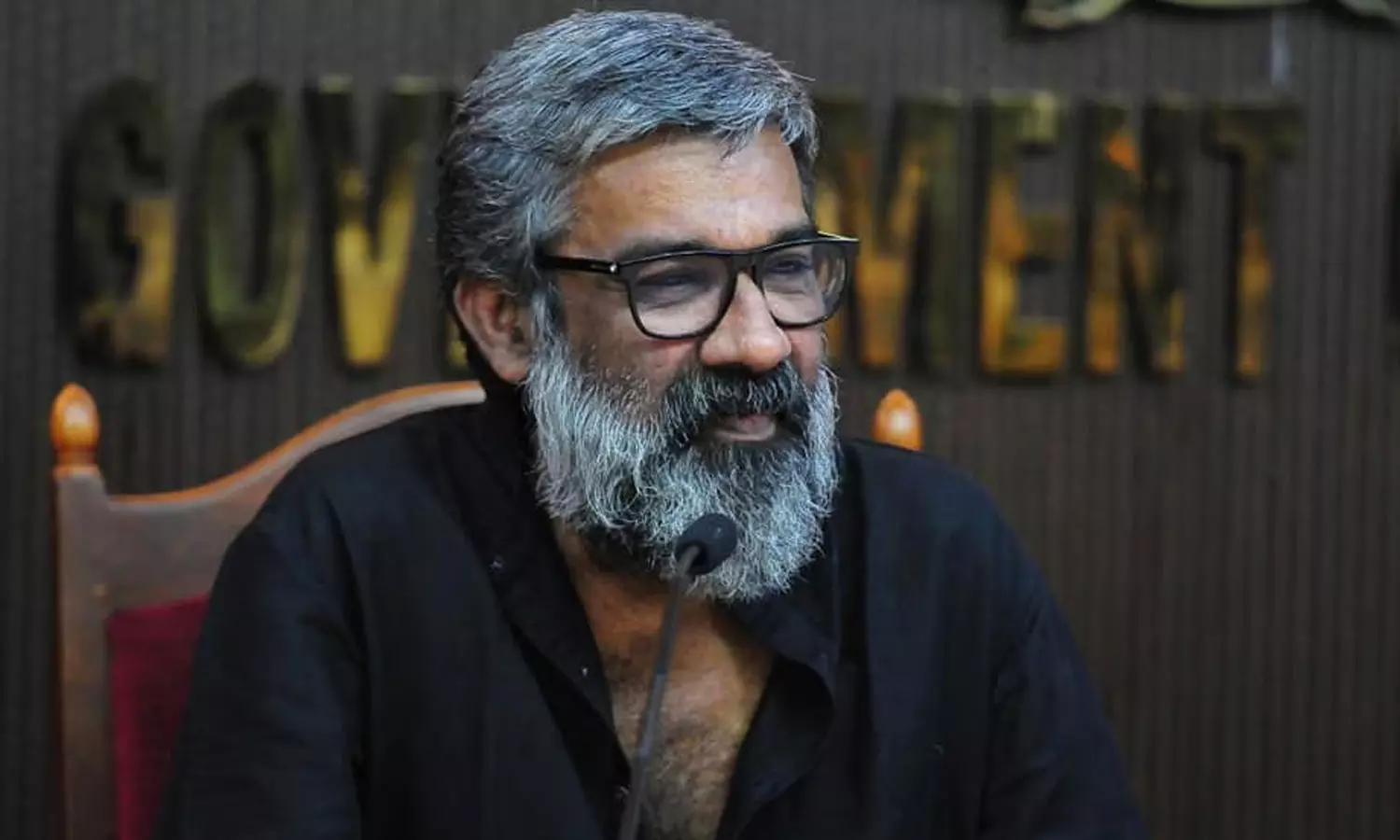 നടിയുടെ ആരോപണം: സ്വമേധയാ കേസെടുക്കില്ല, പരാതി നൽകട്ടേയെന്ന് പൊലീസ് നടിയുടെ ആരോപണം: സ്വമേധയാ കേസെടുക്കില്ല, പരാതി നൽകട്ടേയെന്ന് പൊലീസ്