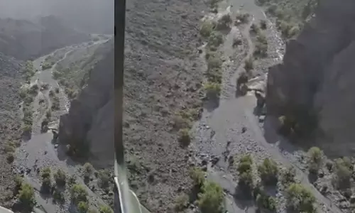 Heavy rains: Five people washed away in Wadi Tanuf, Oman Heavy rains: Five people washed away in Wadi Tanuf, Oman