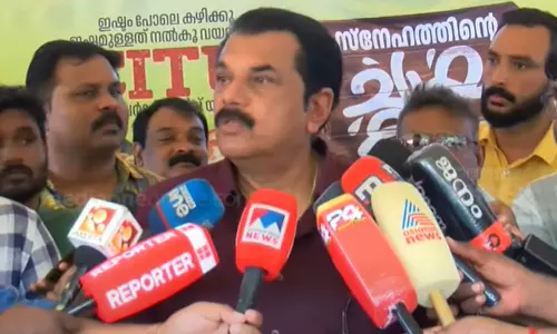 രാജി വേണ്ടതില്ല, ആരോപണം ഉയരുമ്പോൾ രാജിവെക്കാൻ തുടങ്ങിയാൽ ആരെങ്കിലും സ്ഥാനത്തിരിക്കുമോ? : എം മുകേഷ് എംഎല്എ രാജി വേണ്ടതില്ല, ആരോപണം ഉയരുമ്പോൾ രാജിവെക്കാൻ തുടങ്ങിയാൽ ആരെങ്കിലും സ്ഥാനത്തിരിക്കുമോ? : എം മുകേഷ് എംഎല്എ