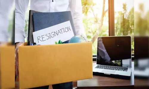 സൗദിയിൽ വിദേശികളുടെ അവധിയും രാജിയുമായി ബന്ധപ്പെട്ട നിയമങ്ങളിൽ മാറ്റം വരുന്നു