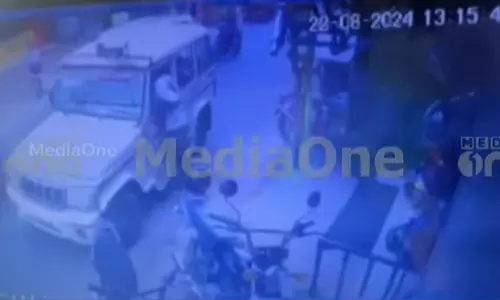 17 കാരന്റെ തല ജീപ്പിനുള്ളിലേക്ക് വലിച്ച് മർദിച്ചു; നെന്മാറയിൽ പൊലീസിനെതിരെ പരാതി