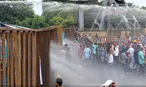 കൊൽക്കത്തയിൽ വിദ്യാർഥി മാർച്ചിൽ സംഘർഷം; നാളെ ബിജെപിയുടെ ബന്ദ്