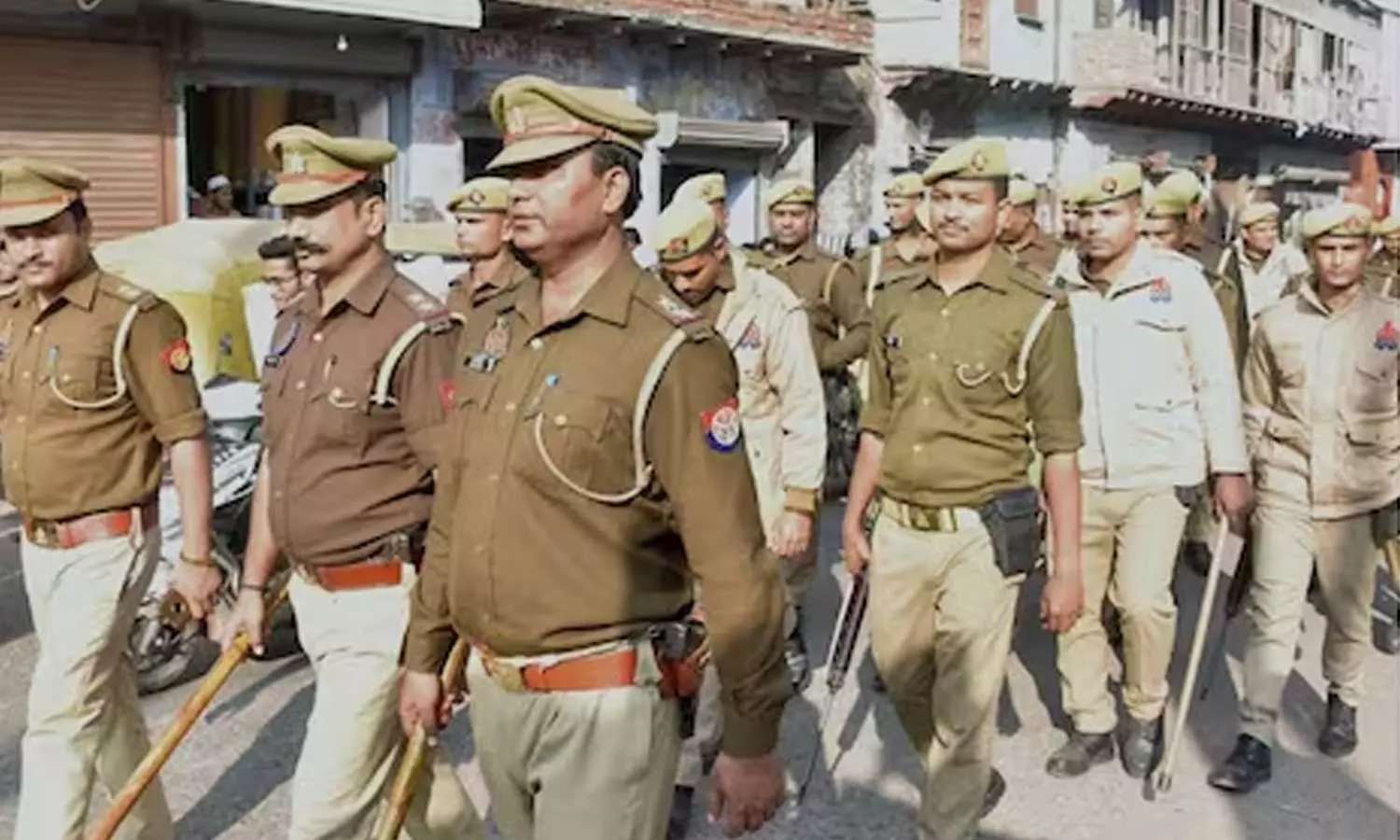 ബീഫ് ഉണ്ടെന്ന് ആരോപിച്ച് യു.പിയിൽ മുസ്‌ലിം കുടുംബത്തിന്റെ വീട്ടിൽ പൊലീസ് റെയ്ഡ്, അതിക്രമം; 55കാരി മരിച്ചു