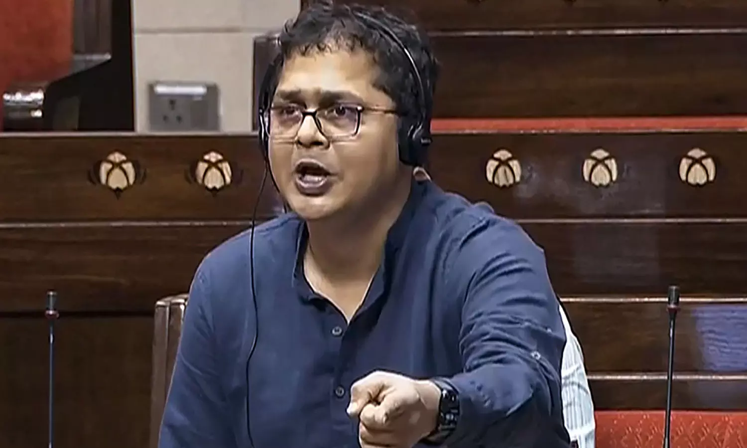 Bank accounts were frozen based on a newspaper report two years ago; Trinamool MP with complaint, latest news malayalam, രണ്ട് വർഷം മുമ്പുള്ള പത്രവാർത്തയുടെ അടിസ്ഥാനത്തിൽ ബാങ്ക് അക്കൗണ്ടുകൾ മരവിപ്പിച്ചു; പരാതിയുമായി തൃണമൂൽ എംപി