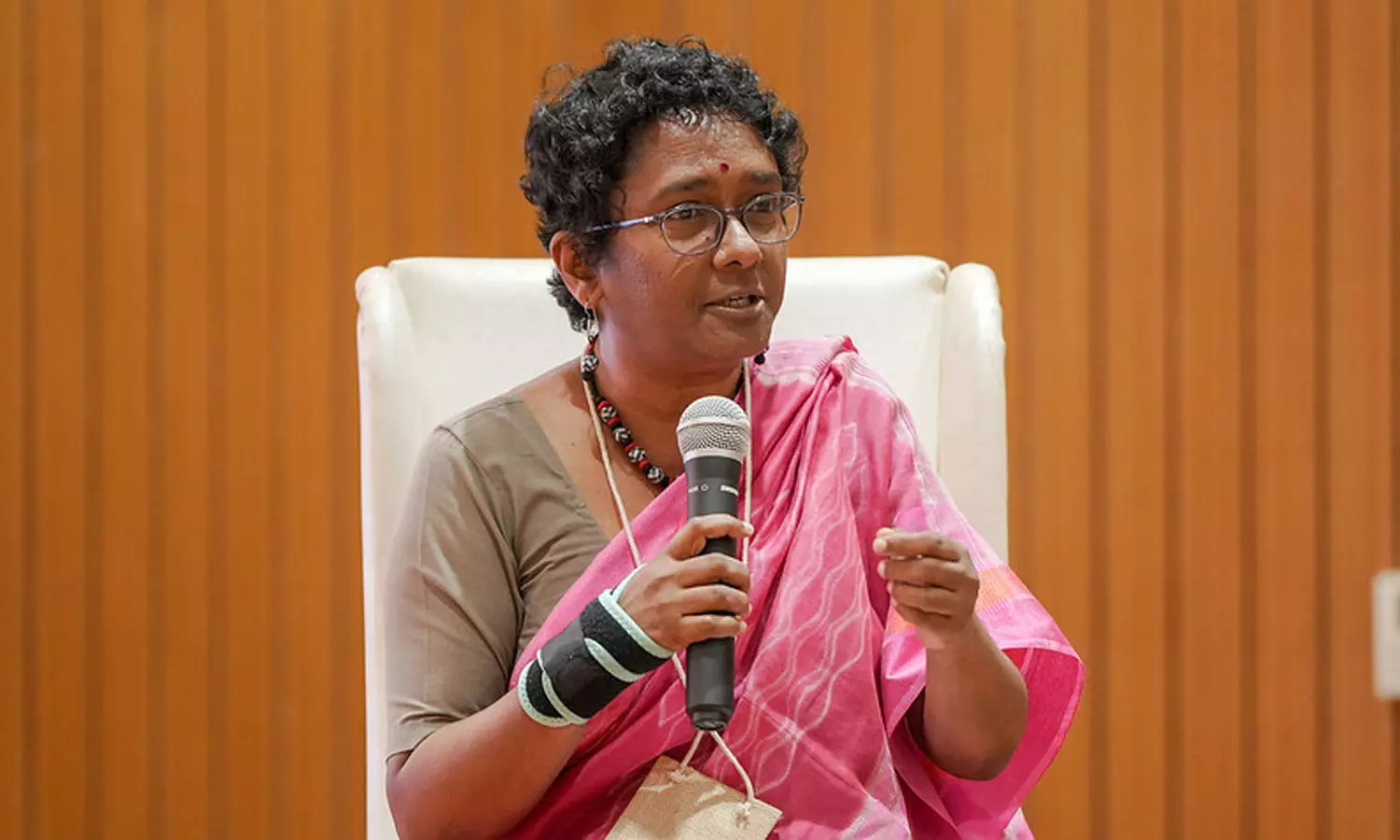 ചീഫ് സെക്രട്ടറിയായി ശാരദ മുരളീധരൻ ചുമതലയേറ്റു