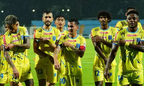 ബ്ലാസ്റ്റേഴ്സിന്റെ കളി കാണാന് ആളുണ്ടാവില്ലേ ? മടുത്ത് തുടങ്ങിയെന്ന് ആരാധകര് ബ്ലാസ്റ്റേഴ്സിന്റെ കളി കാണാന് ആളുണ്ടാവില്ലേ ? മടുത്ത് തുടങ്ങിയെന്ന് ആരാധകര്